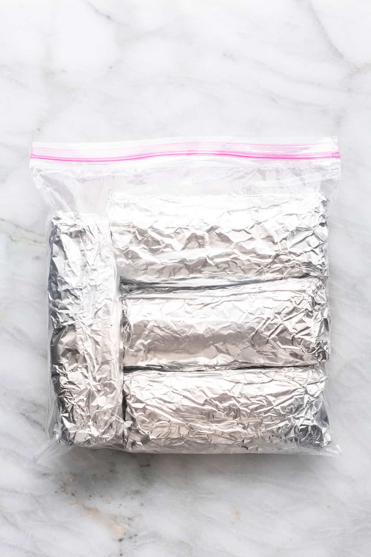 Einfach machen Ei und Wurst Gefrierschrank Frühstück Burritos Rezept | lecremedelacrumb.com