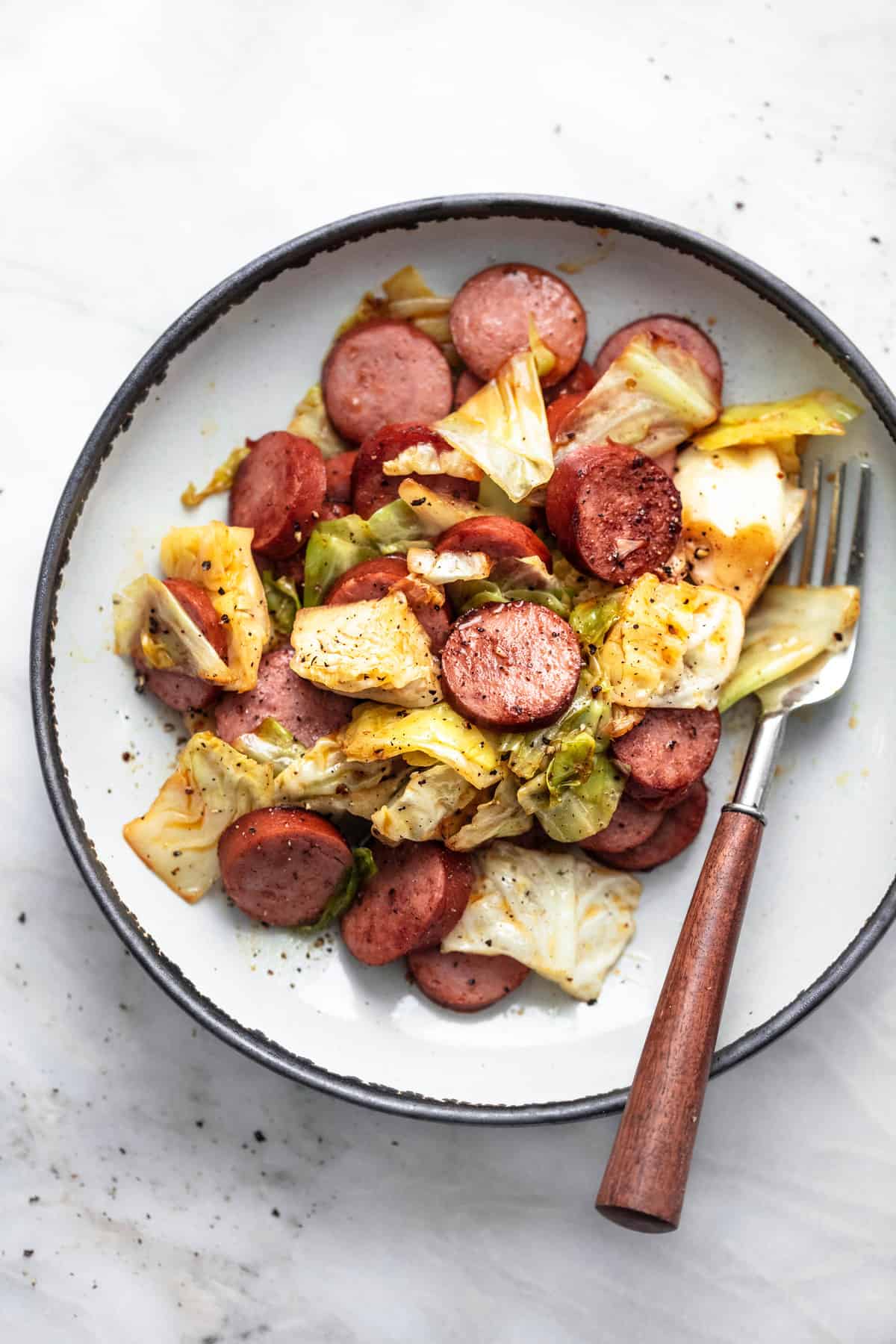 Einfache 30-minütige Wurst und Kohl Pfanne gesundes Abendessen Rezept | lecremedelacrumb.com